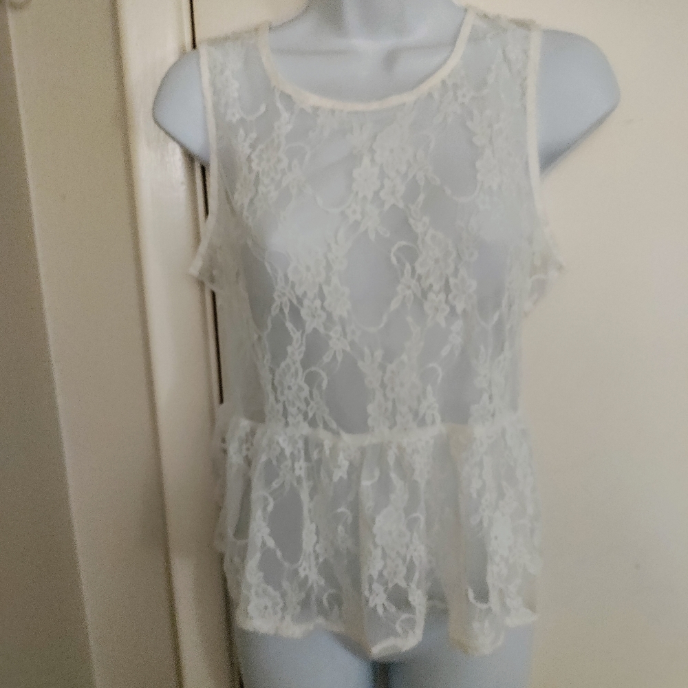 💸LAST CHANCE! NWOT! Creamy White Sheer Lace Buttonback Top.C'est Toi SzM